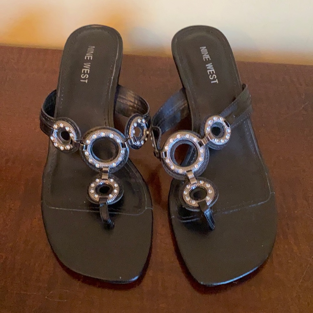 Black and silver 3-inch sandals